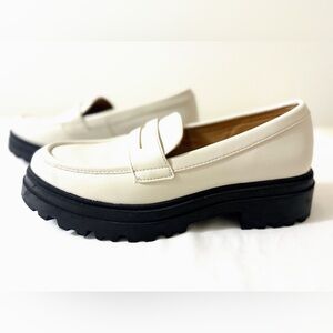 Chunky Platform Loafers 8.5 Cream Black Lug Sole Trendy